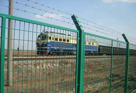 铁路护栏网-南京铁路围栏网定做-南京律和护栏网厂
