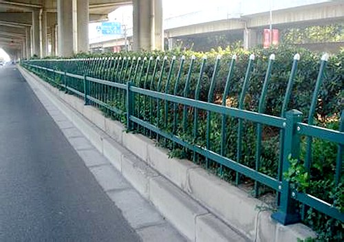绿化带锌钢护栏-南京市政绿化围栏-南京绿化带护栏安装-南京律和护栏网厂