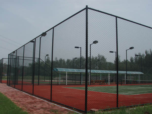 南京体育场护栏网-球场护栏网定做安装-南京律和护栏网厂