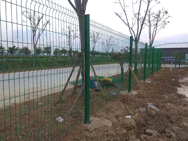 桃型柱护栏网-南京桃形柱护栏网安装-南京律和护栏网厂
