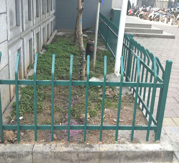 锌钢草坪护栏-南京锌钢绿化带围栏-南京草坪护栏安装-南京律和护栏网厂