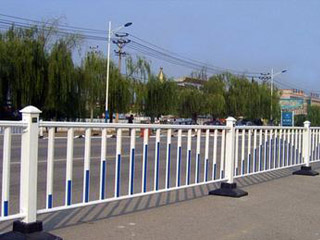 锌钢道路护栏-南京锌钢道路围栏定做-南京律和护栏网厂