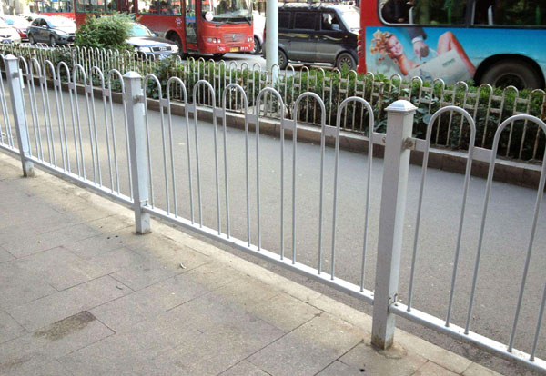 京式焊接道路护栏-南京京式道路围栏定做-南京律和护栏网厂