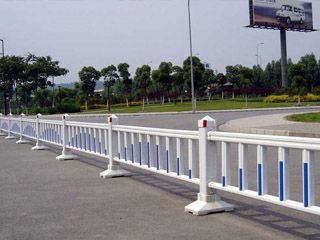 pvc道路护栏-南京pvc道路围栏价格-南京律和护栏网厂