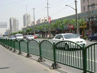 铁艺道路护栏-南京铁艺道路围栏定做-南京律和护栏网厂